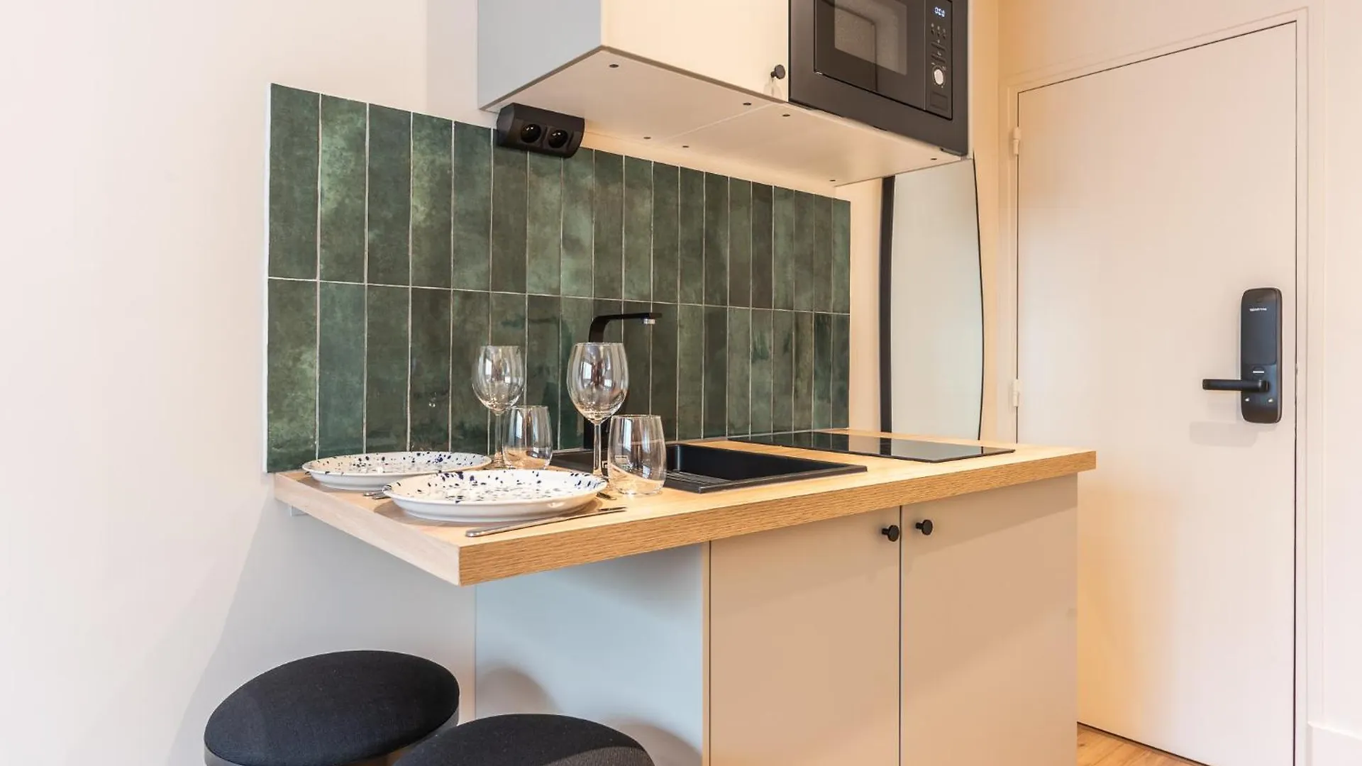 Maison Menilmontant Paris Apartment