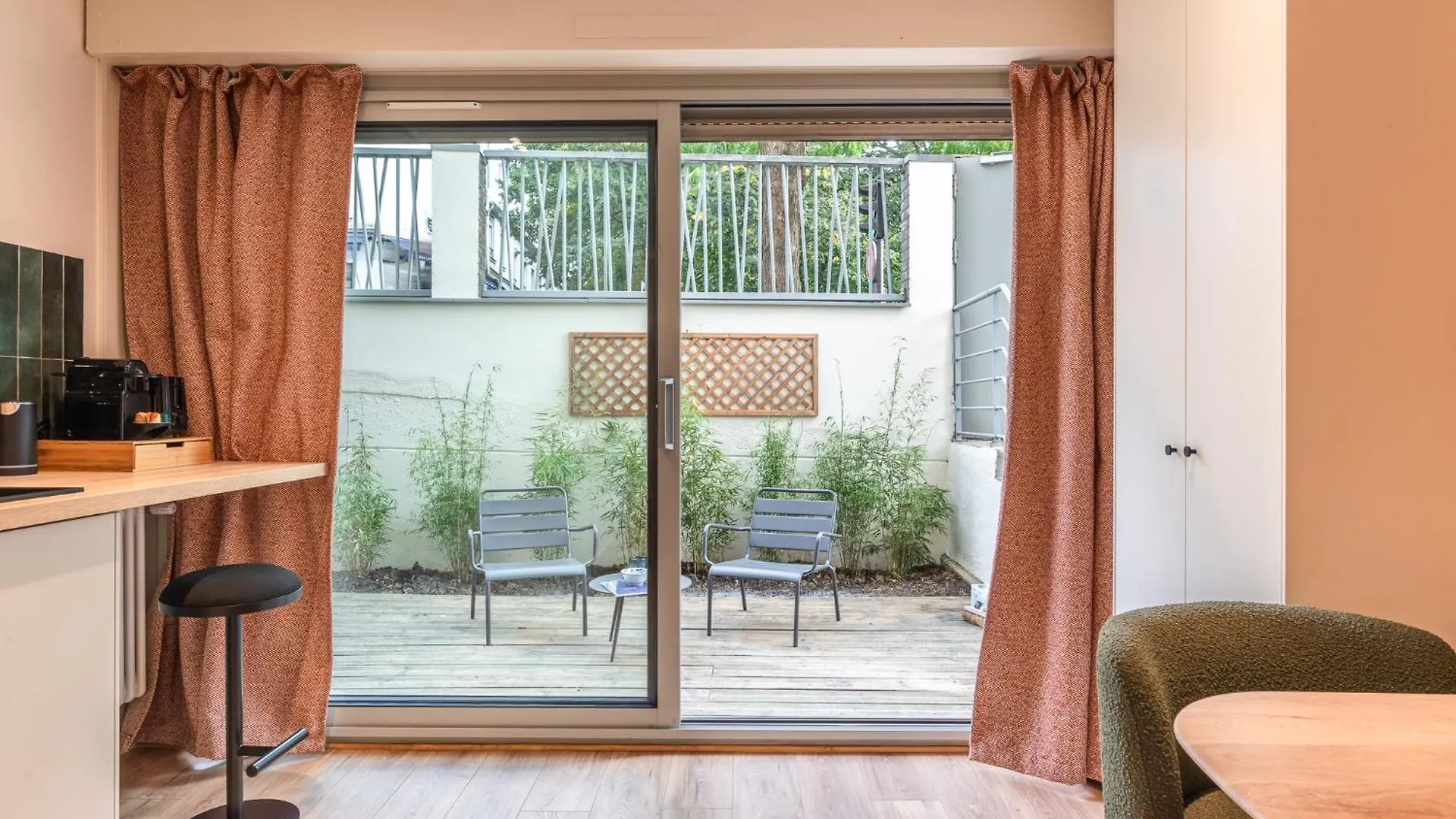 Maison Menilmontant Parigi 0*,